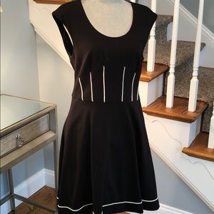 Rachel Roy black sleeveless dress/white piping.